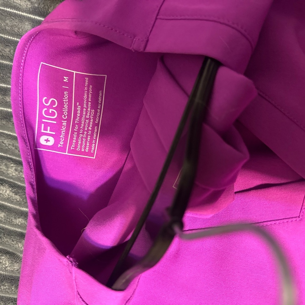 Figs Purple jolt Scrub set medium petite